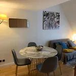 Confort Au Coeur De Paris 8E, 5E Etage Avec Ascenseur