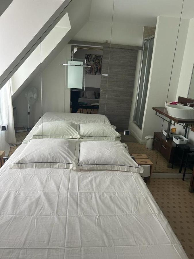 Apartment Confort Au Coeur De 8e, 5e Etage Avec Ascenseur