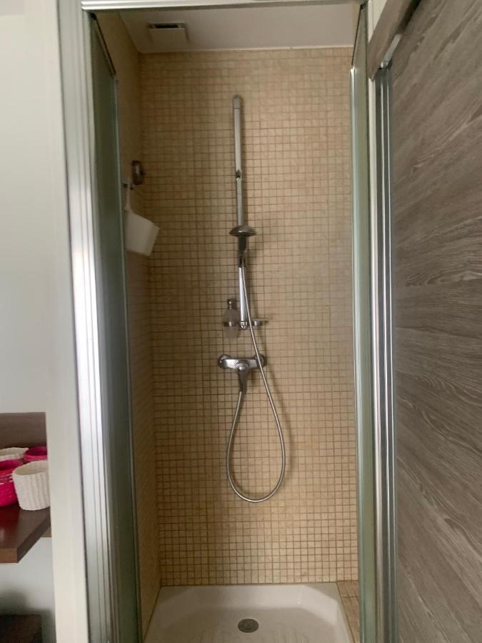 Confort Au Coeur De 8e, 5e Etage Avec Ascenseur