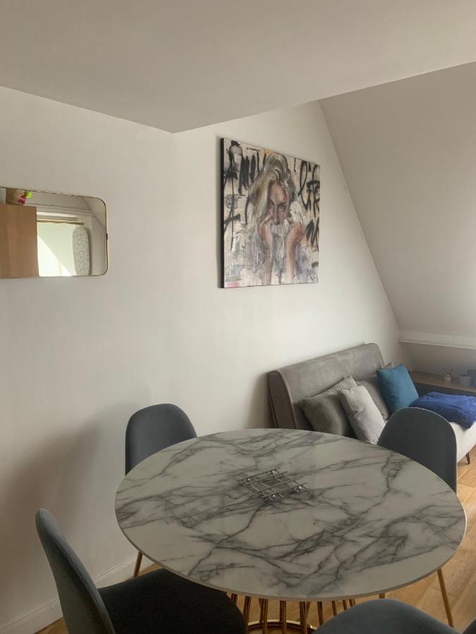 Confort Au Coeur De 8e, 5e Etage Avec Ascenseur Paris