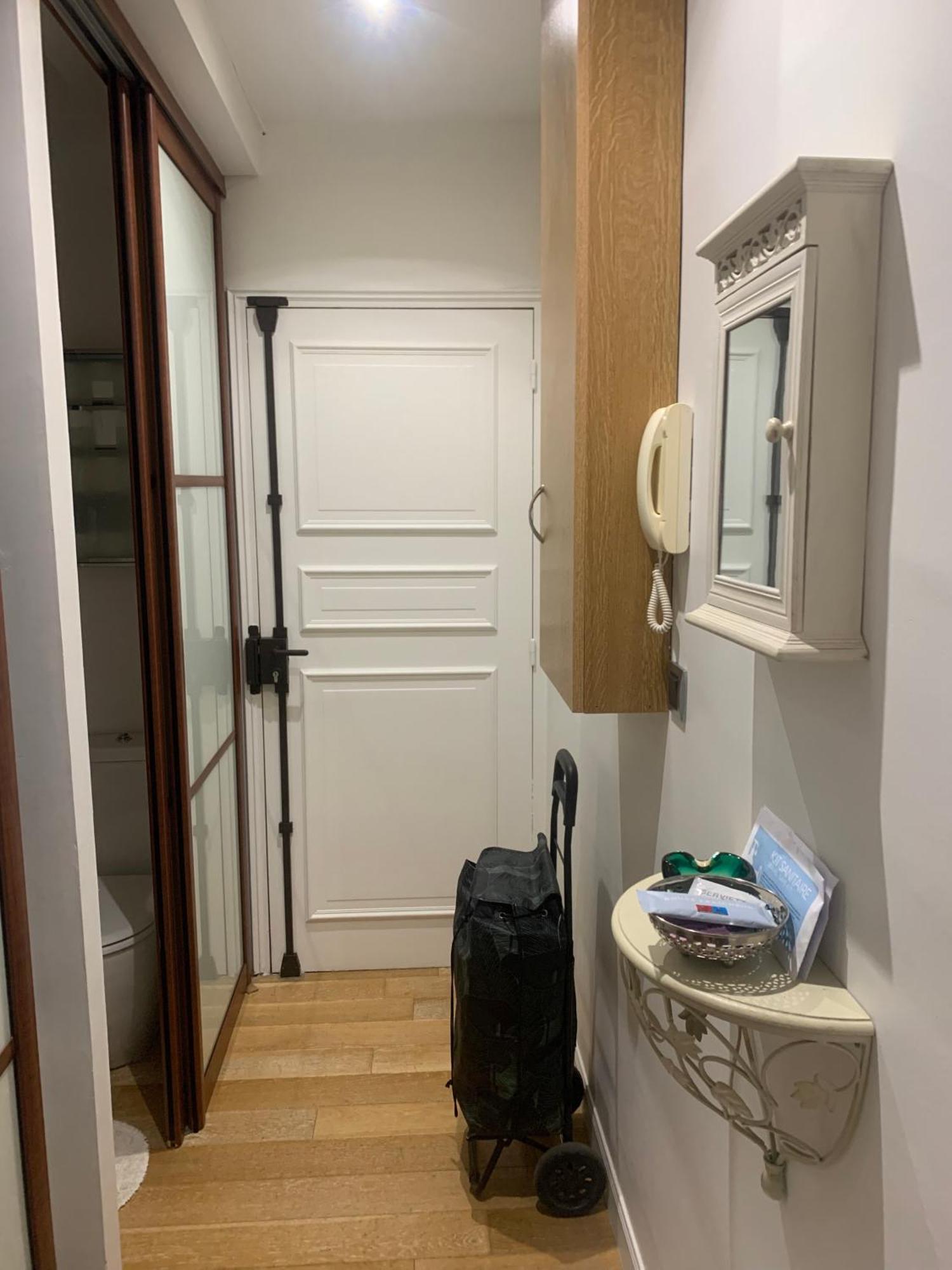 Confort Au Coeur De 8e, 5e Etage Avec Ascenseur Paris