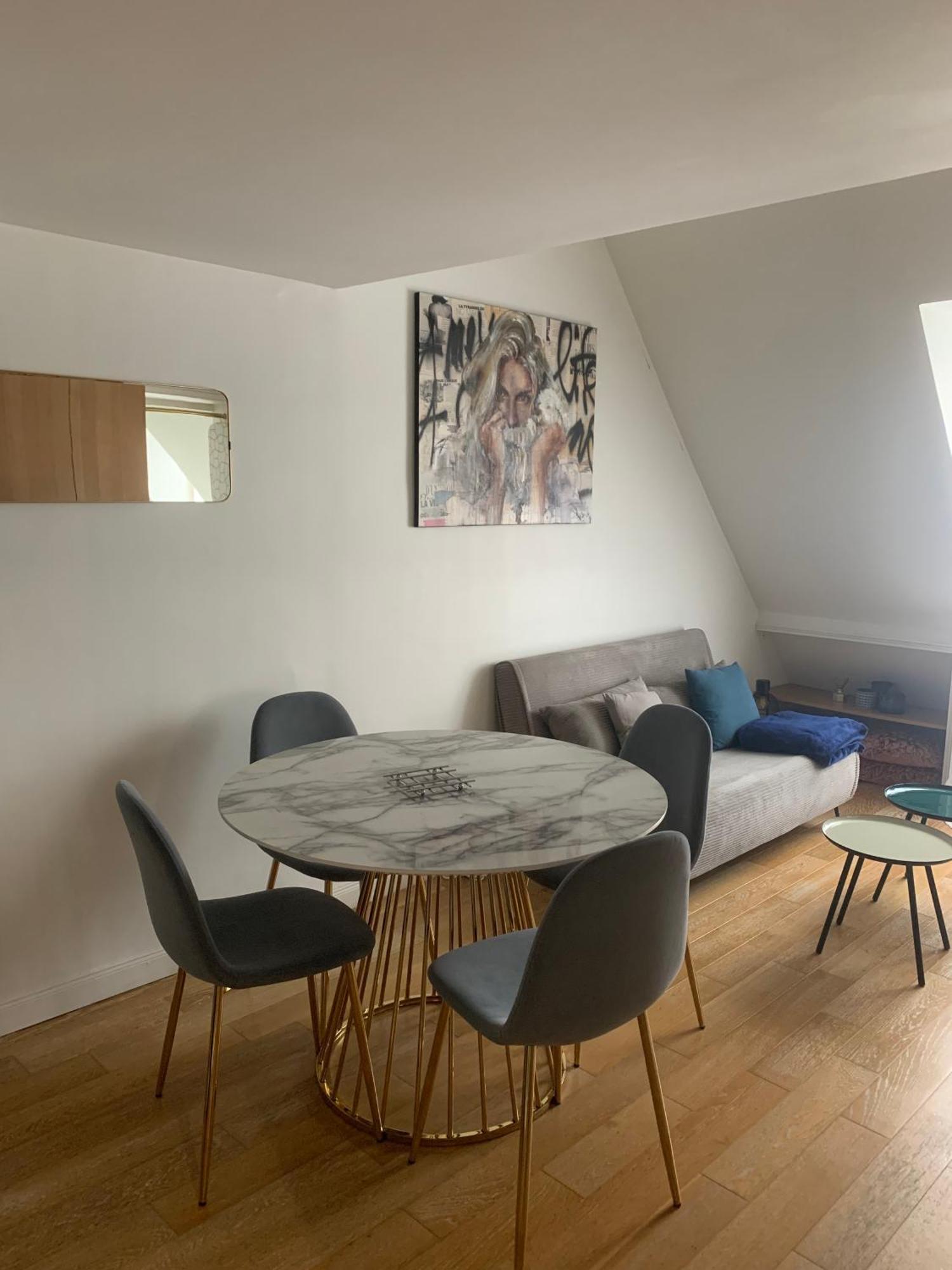 Confort Au Coeur De 8e, 5e Etage Avec Ascenseur Apartment Paris