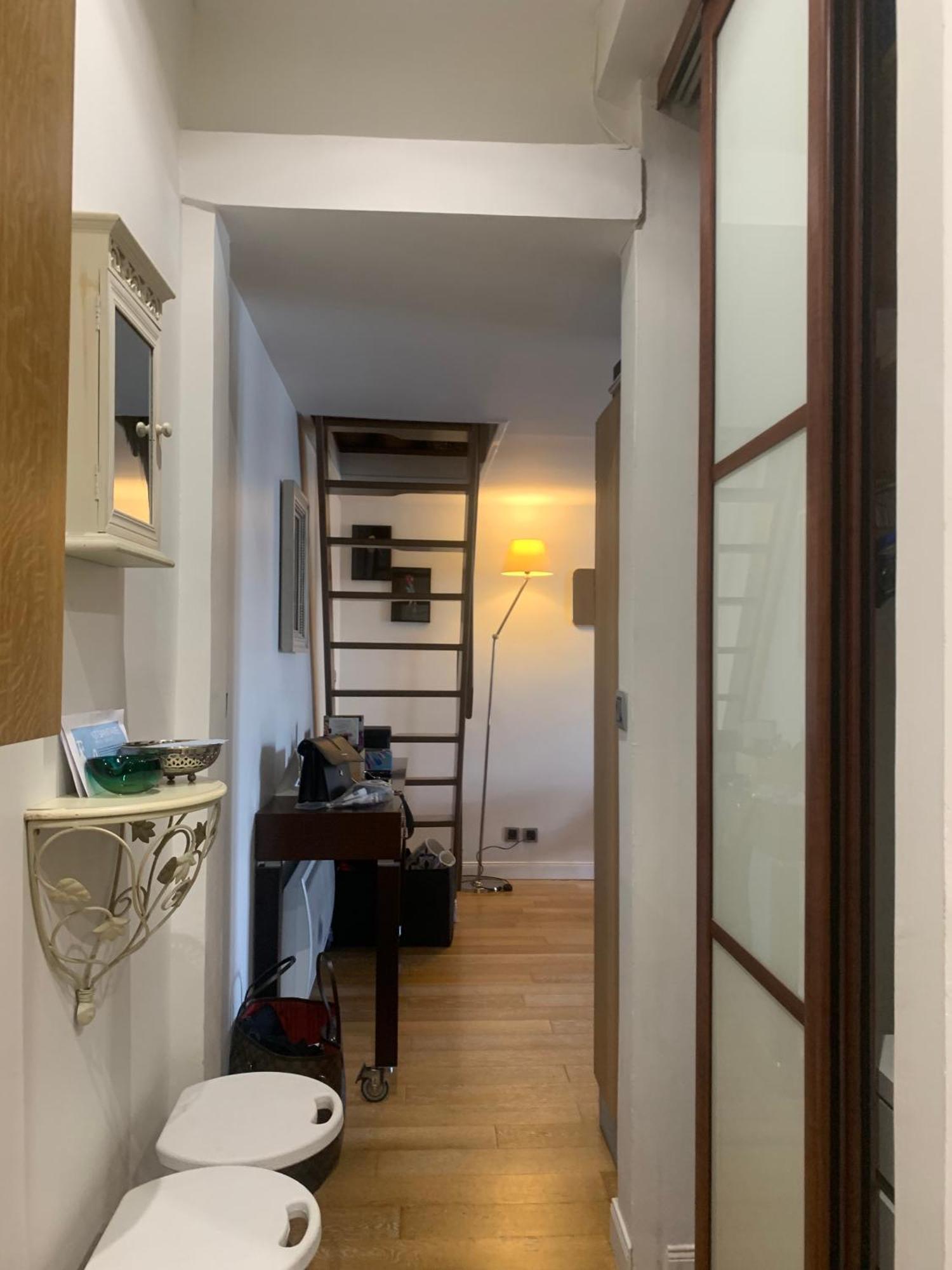 Confort Au Coeur De 8e, 5e Etage Avec Ascenseur Apartment