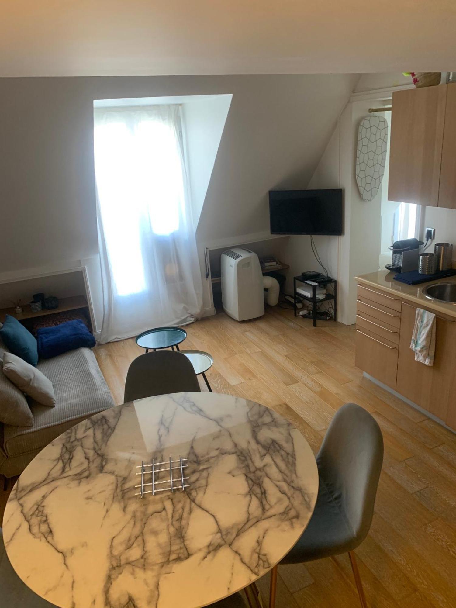 Confort Au Coeur De 8e, 5e Etage Avec Ascenseur * Paris