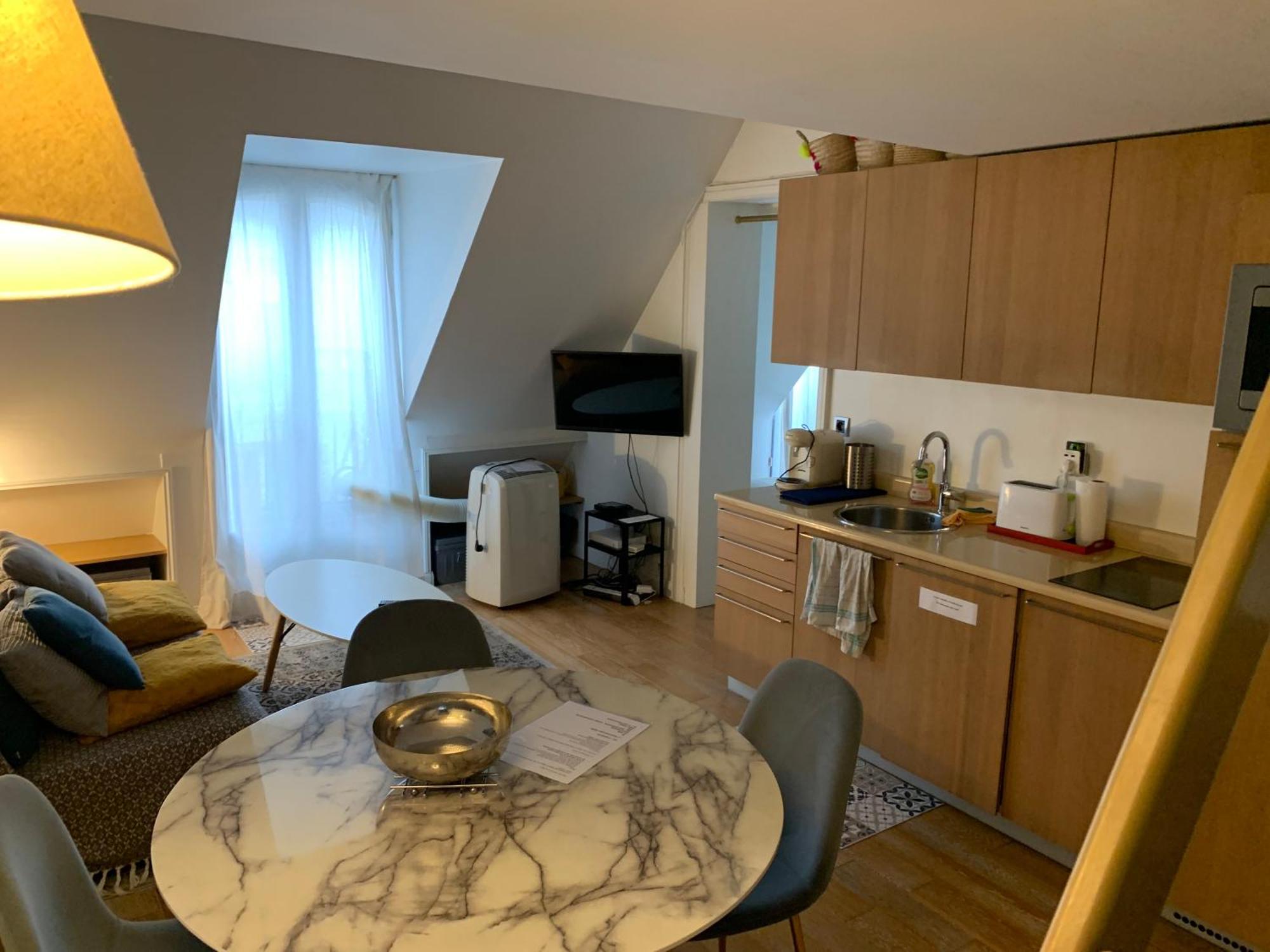 Confort Au Coeur De 8e, 5e Etage Avec Ascenseur