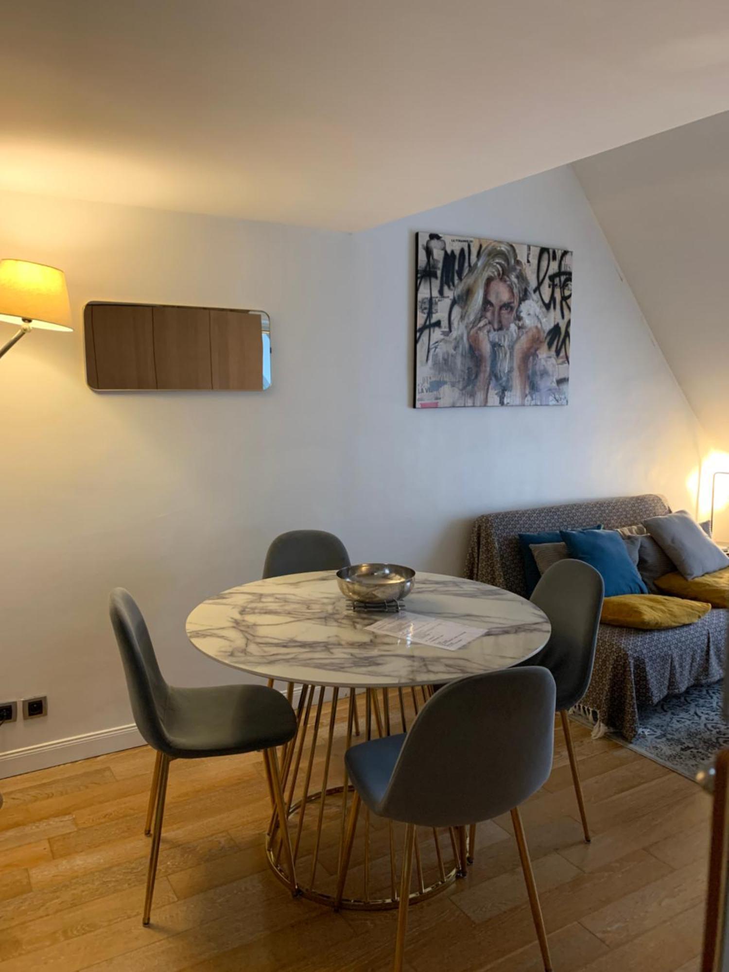 Apartment Confort Au Coeur De 8e, 5e Etage Avec Ascenseur *